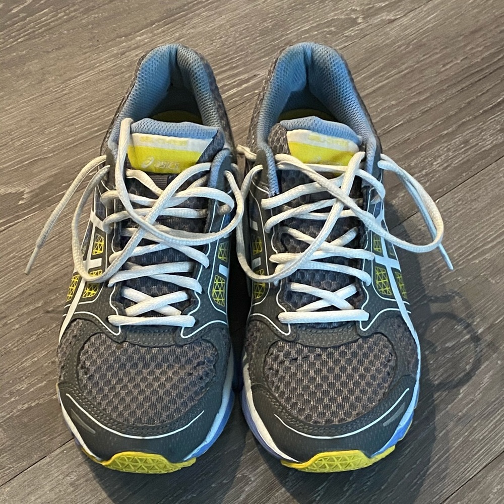 ASICS running shoe size 7.5